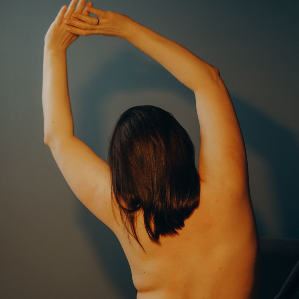 femme en post partum, douleurs après accouchement ostéopathie marseille 13005 marion leturcq